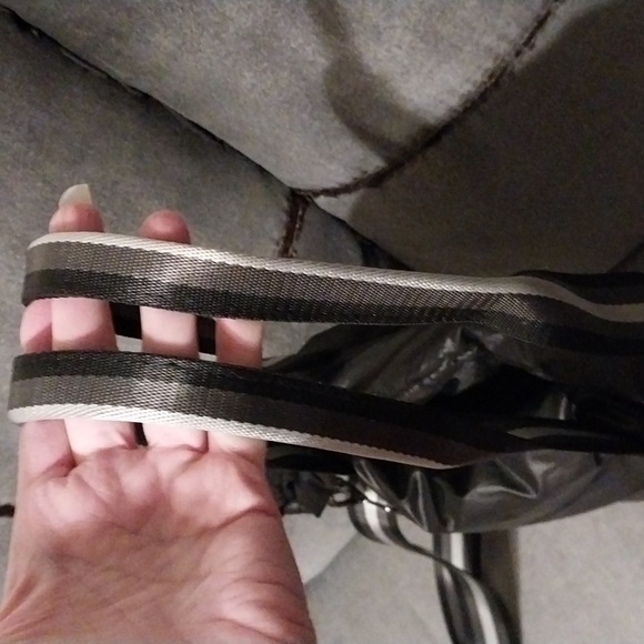 Haute Shore Puffer crossbody purse - Picture 5 of 7